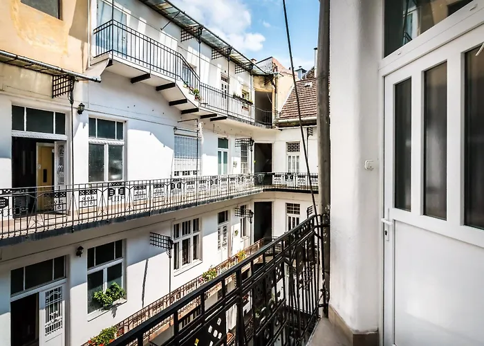 Dohany Street Delight